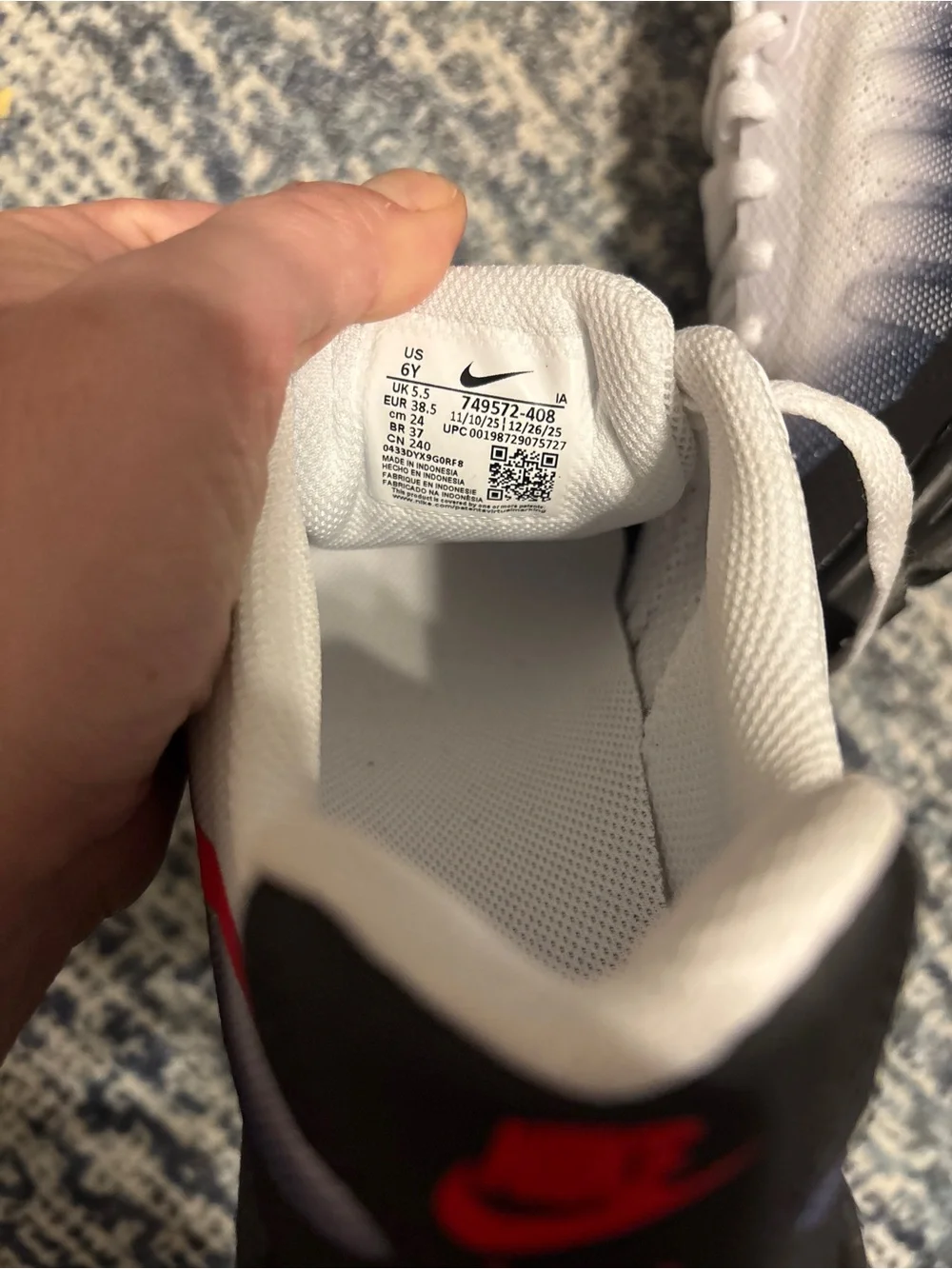 Nike Kids Size 6Y (Youth) Gradient White Black Sneakers with Red Swoosh